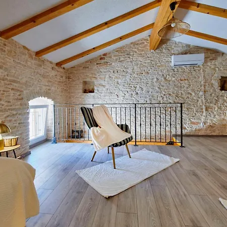 Small Stone House * Liznjan