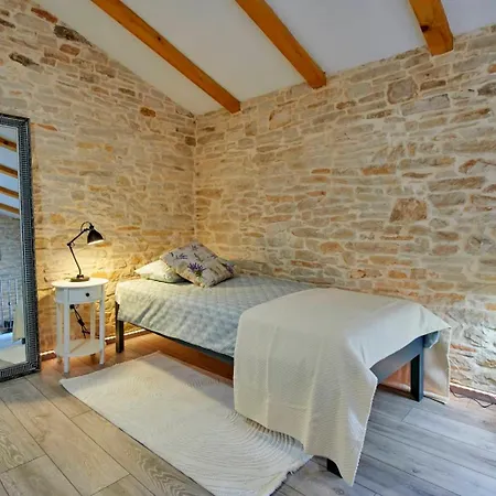 Small Stone House Apartment Liznjan