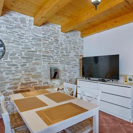 Apartment Small Stone House Liznjan